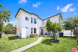 1372 Carmona Ave in Los Angeles, CA - Building Photo - Building Photo