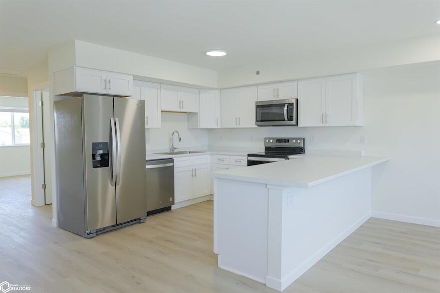 514 Layne Dr, Unit 1 in West Burlington, IA - Foto de edificio