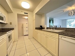 17275 Collins Ave in Sunny Isles Beach, FL - Building Photo - Building Photo
