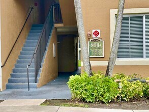 8010 N Nob Hill Rd in Tamarac, FL - Building Photo - Building Photo