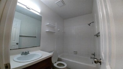 3008 Manor Ln in Huntsville, TX - Building Photo - Building Photo