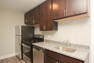 824 W Cornelia Ave in Chicago, IL - Building Photo - Building Photo