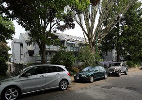 York Gardens in Vancouver, BC - Building Photo
