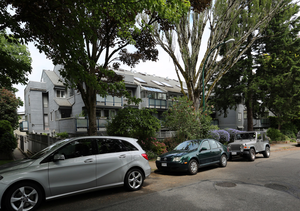 York Gardens in Vancouver, BC - Building Photo