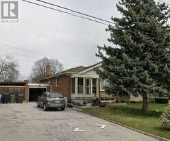 74 Cavehill Crescent in Toronto, ON - Building Photo