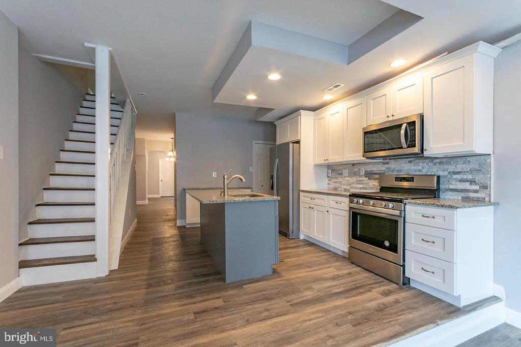 228 Hermitage St in Philadelphia, PA - Building Photo