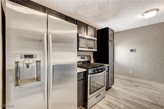 2641 N Arrowhead St in North Las Vegas, NV - Building Photo - Building Photo