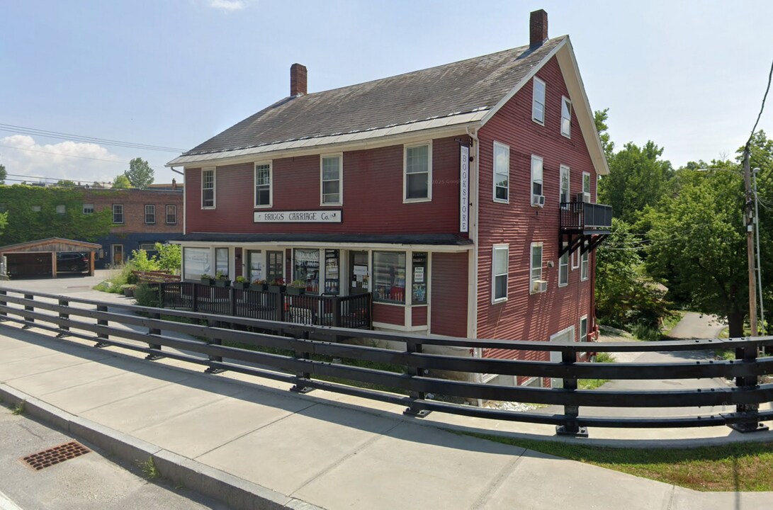 8-10-10 Conant Square in Brandon, VT - Building Photo