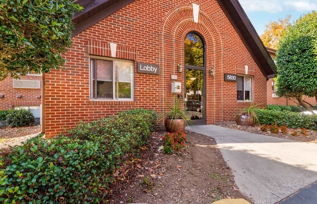 Furnished Studio-Charlotte - Tyvola Rd. - in Charlotte, NC - Building Photo - Building Photo