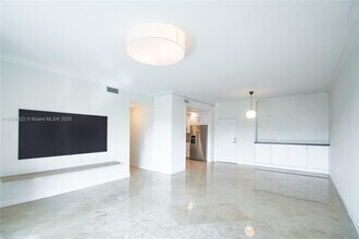 50 Alhambra Cir in Coral Gables, FL - Building Photo - Building Photo