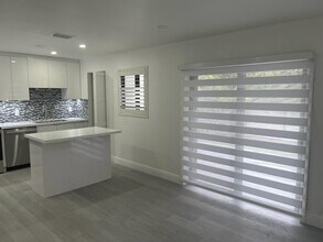 6004 NW 38th St in Virginia Gardens, FL - Building Photo - Building Photo