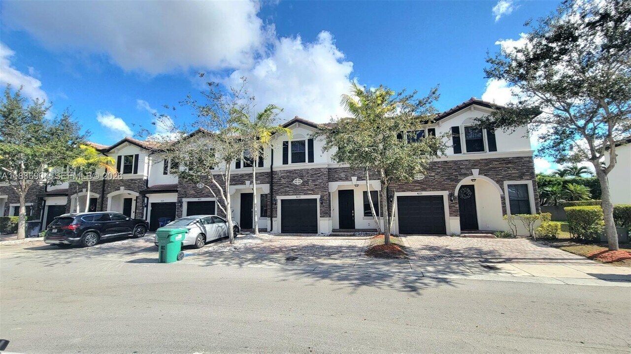 4219 SW 164th Ct in Miami, FL - Foto de edificio