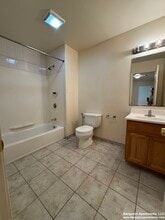 34 Raymond St, Unit 001A in Boston, MA - Foto de edificio - Building Photo