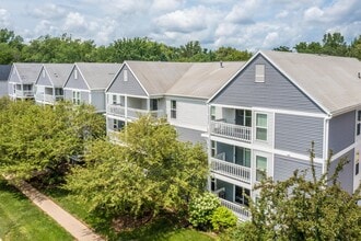 Oakcrest Condominiums in Iowa City, IA - Foto de edificio - Building Photo
