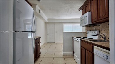 1021 N Victoria Park Rd in Fort Lauderdale, FL - Building Photo - Building Photo