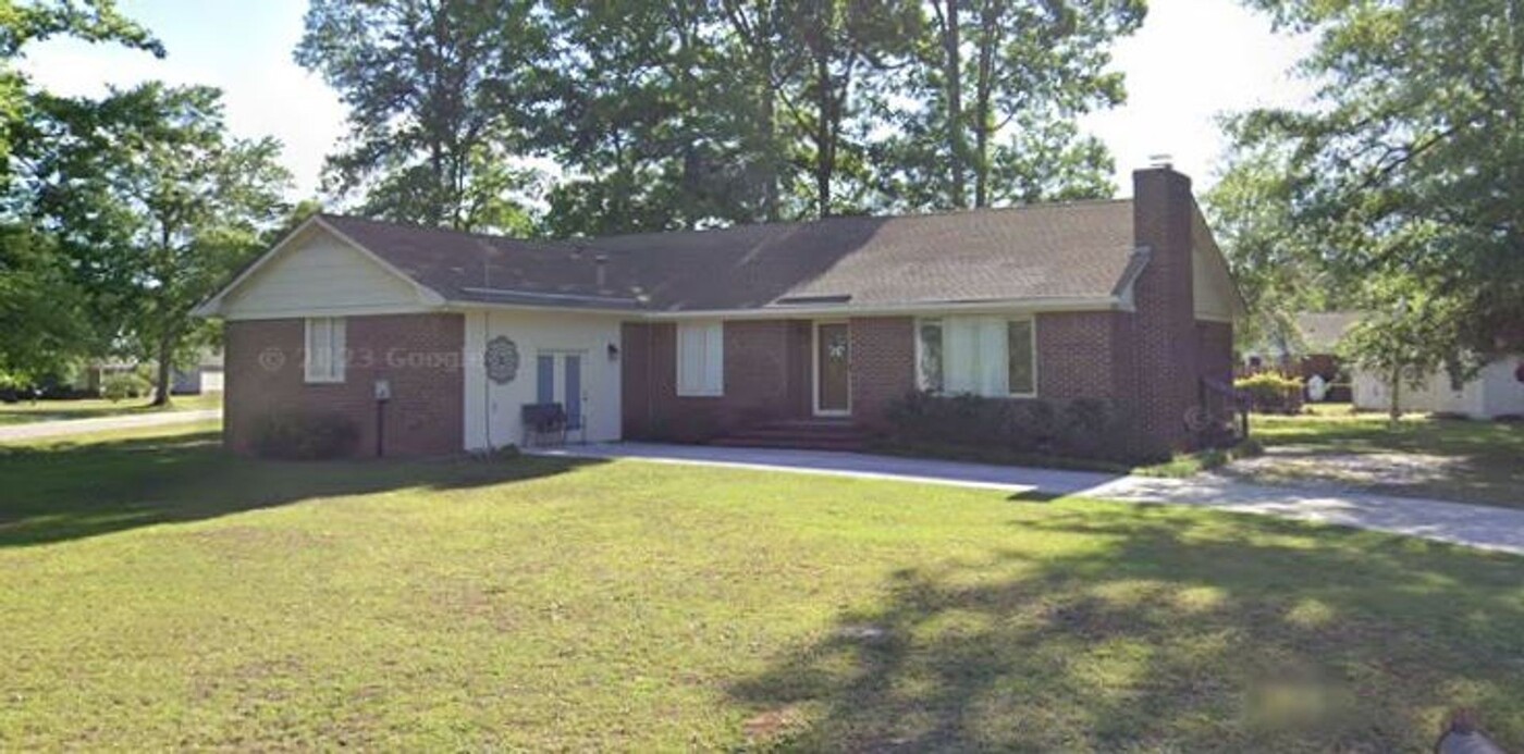 5208 Flynn Ln in Lumberton, NC - Building Photo