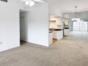 5275 Vineland Rd in Orlando, FL - Building Photo - Building Photo