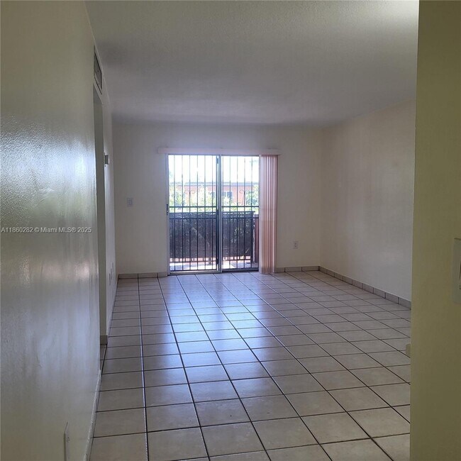 677 SW 9th Ave in Miami, FL - Building Photo - Building Photo