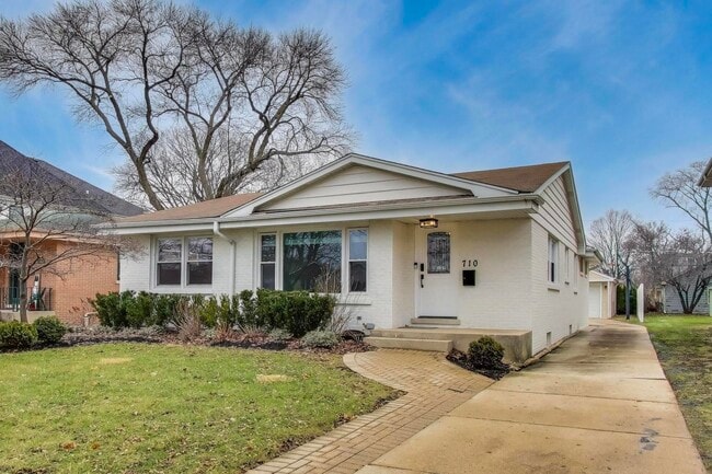 710 S Hawthorne Ave in Elmhurst, IL - Building Photo - Building Photo