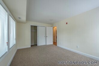 10 Westgate Dr in Woburn, MA - Building Photo - Building Photo