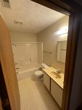 909 Indian St in Saint Paul, NE - Foto de edificio - Building Photo