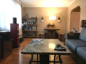 22 Fairbanks St, Unit 2 in Brookline, MA - Foto de edificio - Building Photo