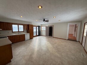 8421 Spencer Rd in Homerville, OH - Foto de edificio - Building Photo