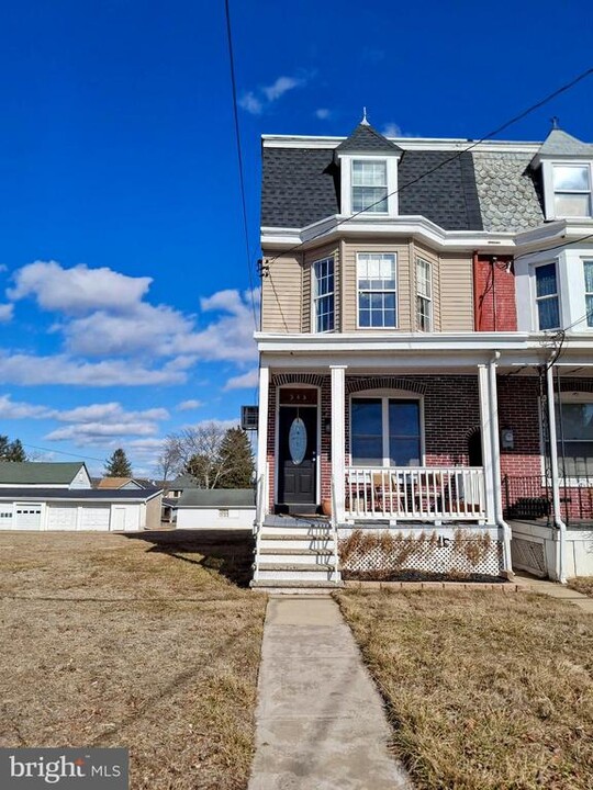 545 Main St in East Greenville, PA - Building Photo