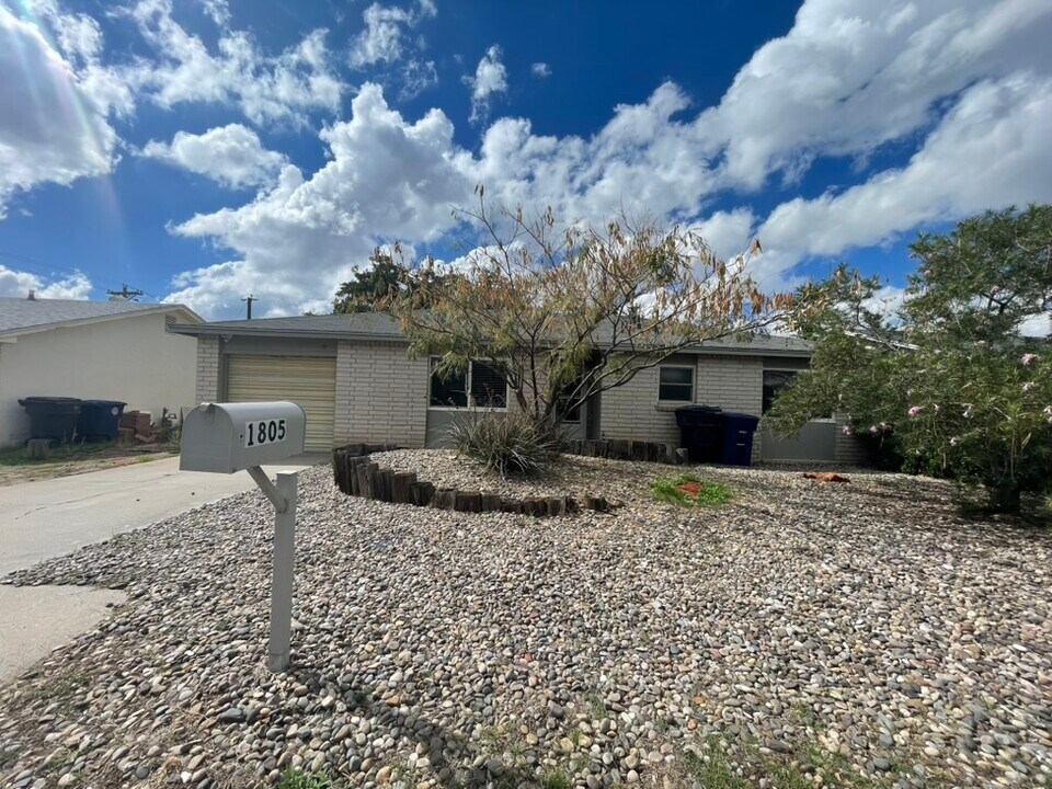 1805 Paisano St NE in Albuquerque, NM - Building Photo