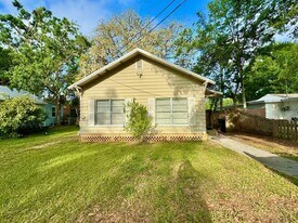 12708 Woodleigh Ave in Tampa, FL - Building Photo