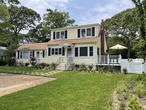 27 Bay Ave in Sag Harbor, NY - Building Photo - Building Photo