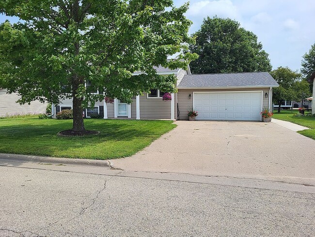 property at 1225 N 6th St