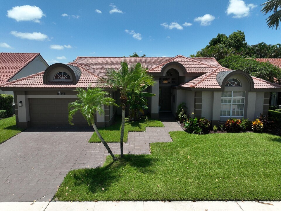 8561 Lawson Cir in Boynton Beach, FL - Building Photo