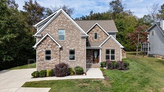 8229 Pierpoint Dr in Harrison, TN - Building Photo