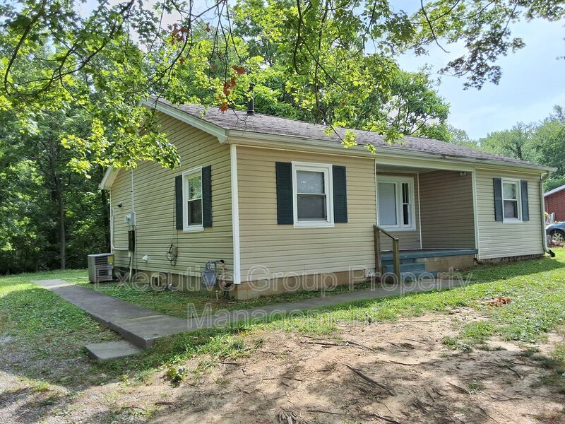 1523 Hill St in Radcliff, KY - Building Photo