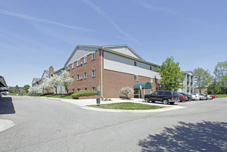 Colonial Meadows Senior Community in Pontiac, MI - Building Photo - Building Photo