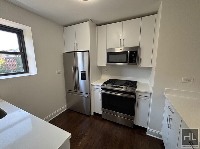 E 16 ST in New York, NY - Building Photo - Building Photo
