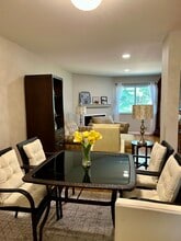 107 Blackberry Ct, Unit Beautiful one bedroom in Flemington, NJ - Foto de edificio - Building Photo