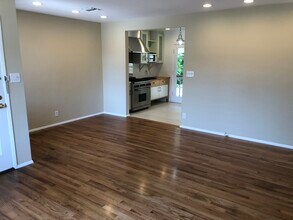 17935 Tiara St in Los Angeles, CA - Building Photo - Building Photo