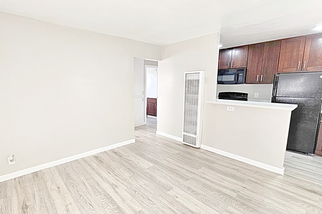 569 Smalley Ave, Unit 1 in Hayward, CA - Building Photo - Building Photo