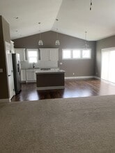 16008 Springbrook Trl in Urbandale, IA - Building Photo - Building Photo