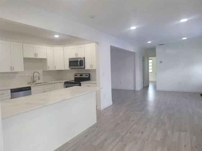 14930 NW 16th Dr in Miami, FL - Building Photo - Building Photo