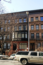 18 W 71st St in New York, NY - Building Photo - Building Photo