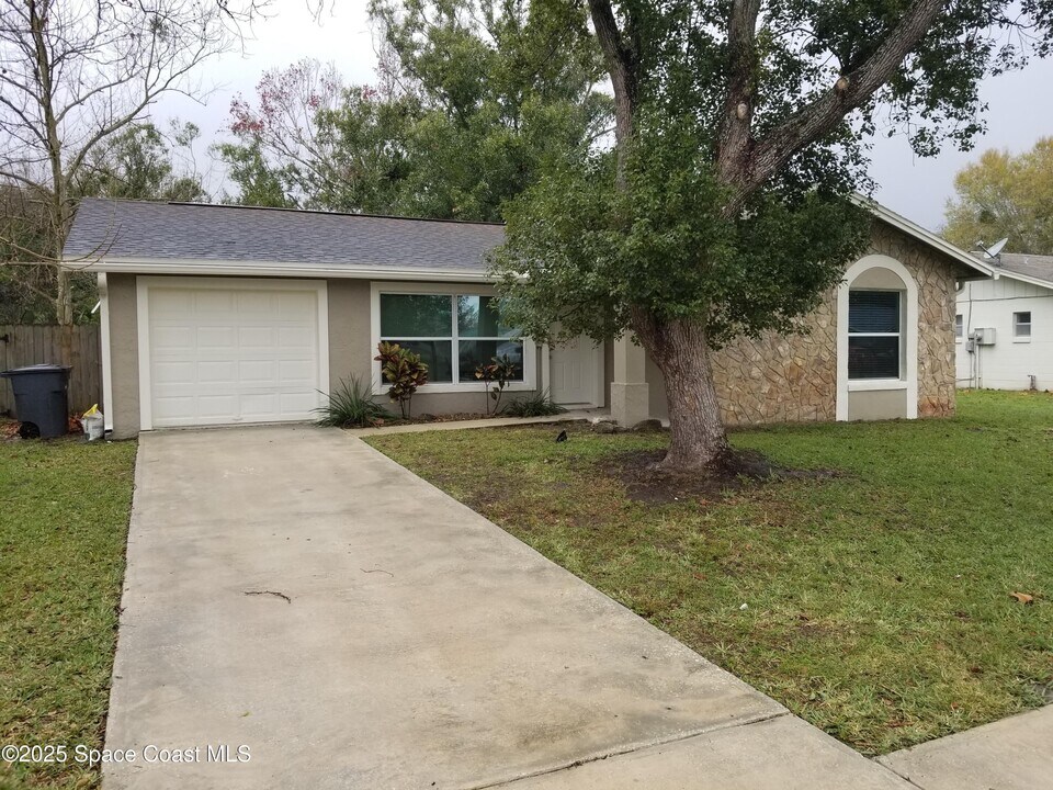 1520 Yorktown Ave in Titusville, FL - Building Photo