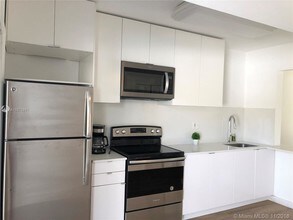 201 Sunrise Dr-Unit -106 in Miami, FL - Building Photo - Building Photo