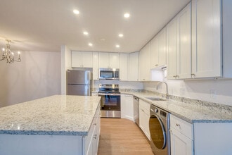 Foxcroft Apartments in Fox Point, WI - Building Photo - Building Photo