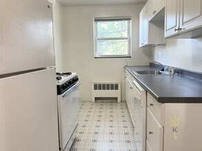 47 Broadway, Unit 10 in Arlington, MA - Building Photo - Building Photo