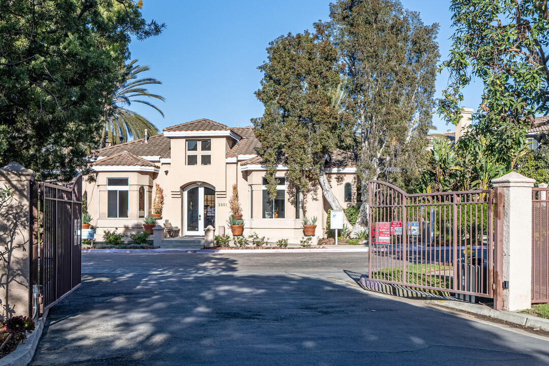 La Terrazza in Torrance, CA - Building Photo