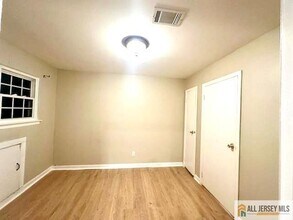 3 College Dr in Edison, NJ - Building Photo - Building Photo