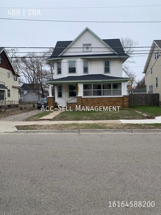 1049 Bates St SE in Grand Rapids, MI - Building Photo